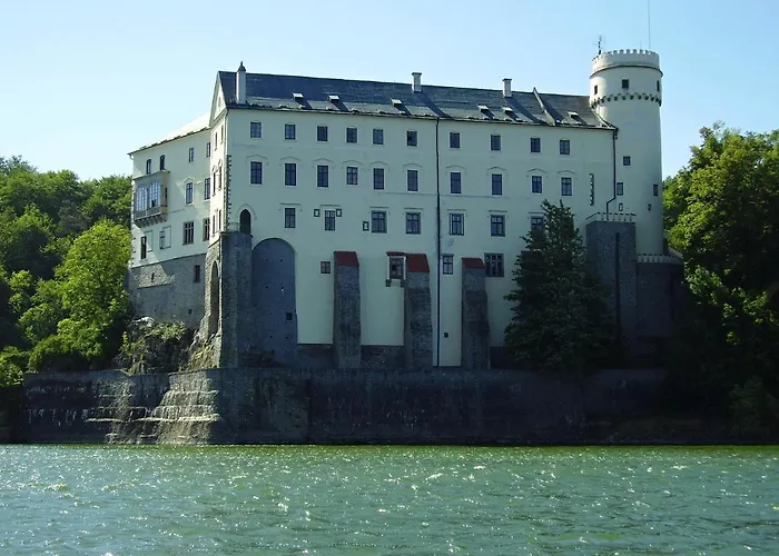 Tvrz Holesice Orlicka Prehrada - Klucenice